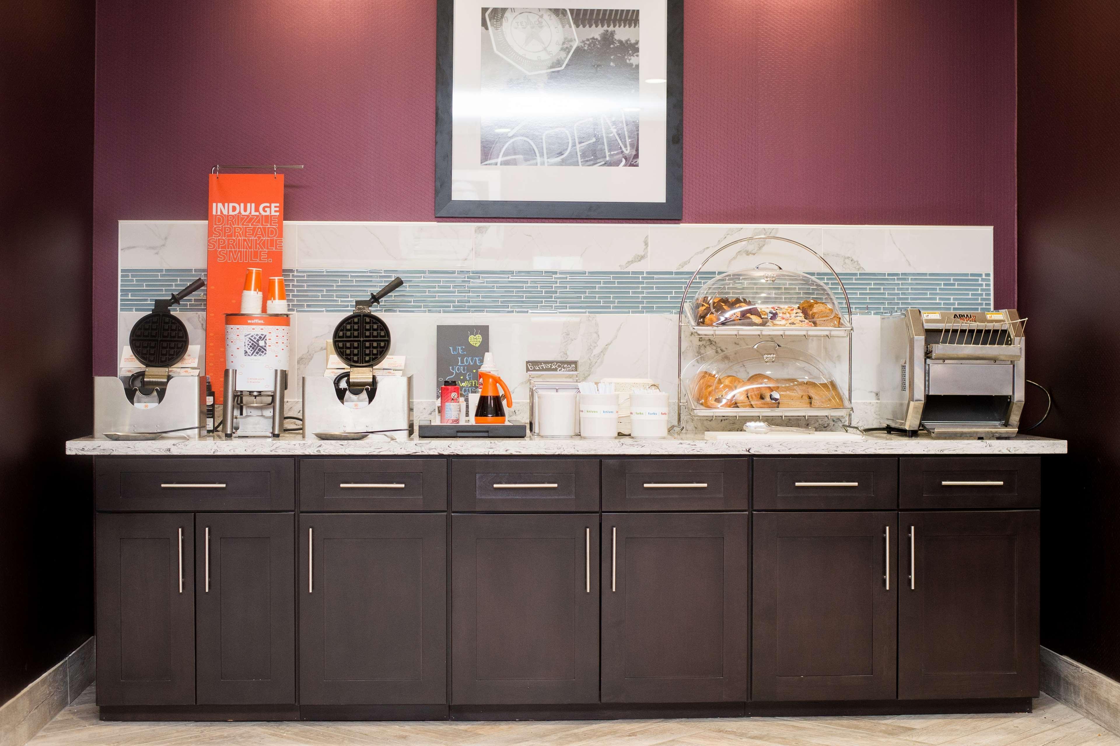 Hampton Inn & Suites Warrington Horsham Exteriör bild