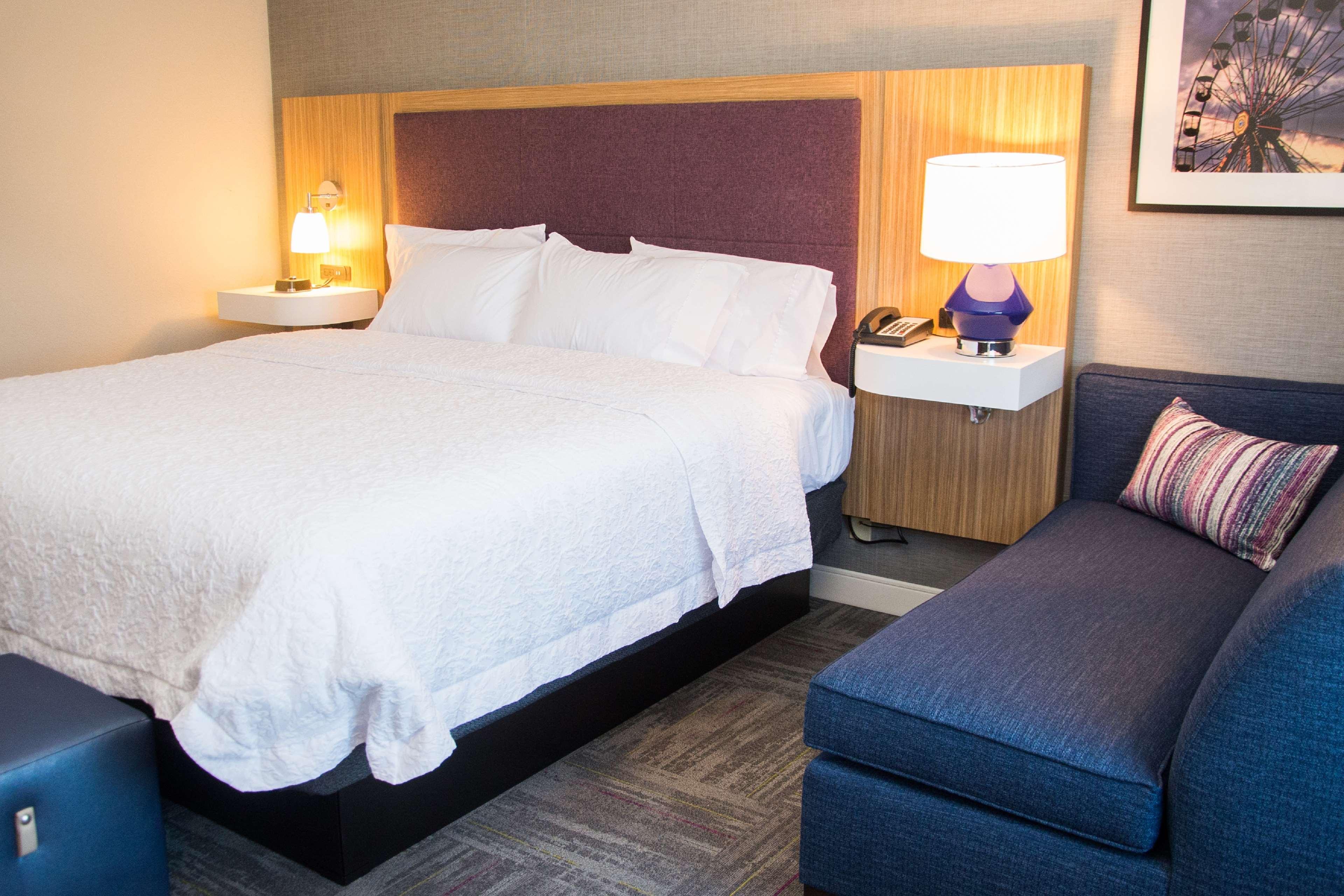 Hampton Inn & Suites Warrington Horsham Exteriör bild