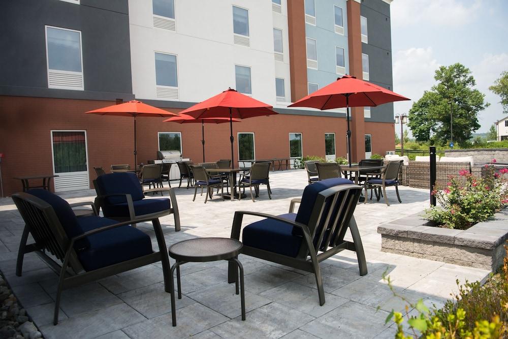 Hampton Inn & Suites Warrington Horsham Exteriör bild