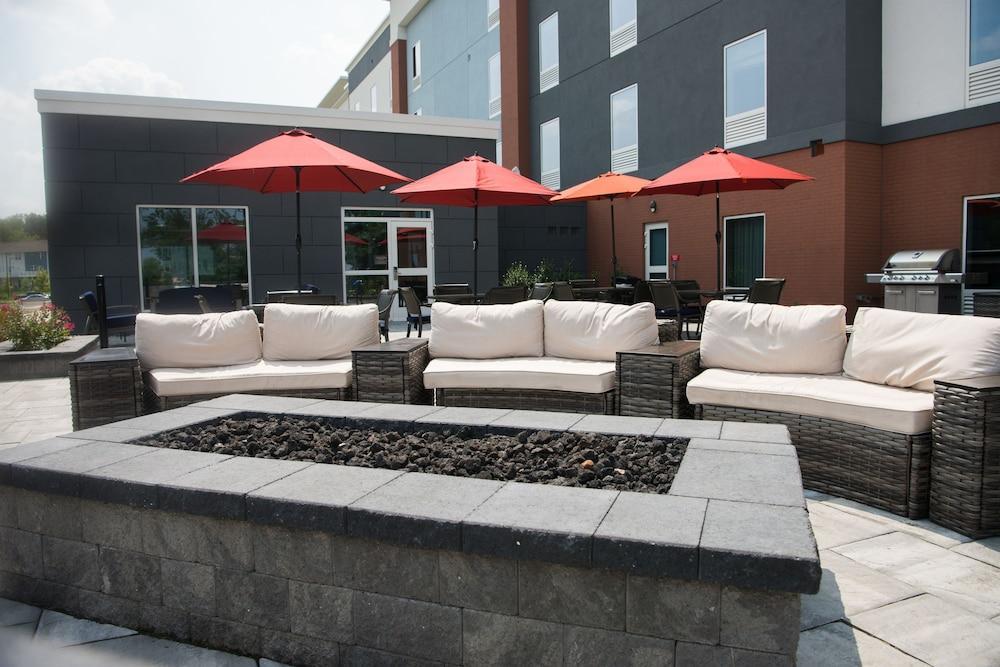 Hampton Inn & Suites Warrington Horsham Exteriör bild