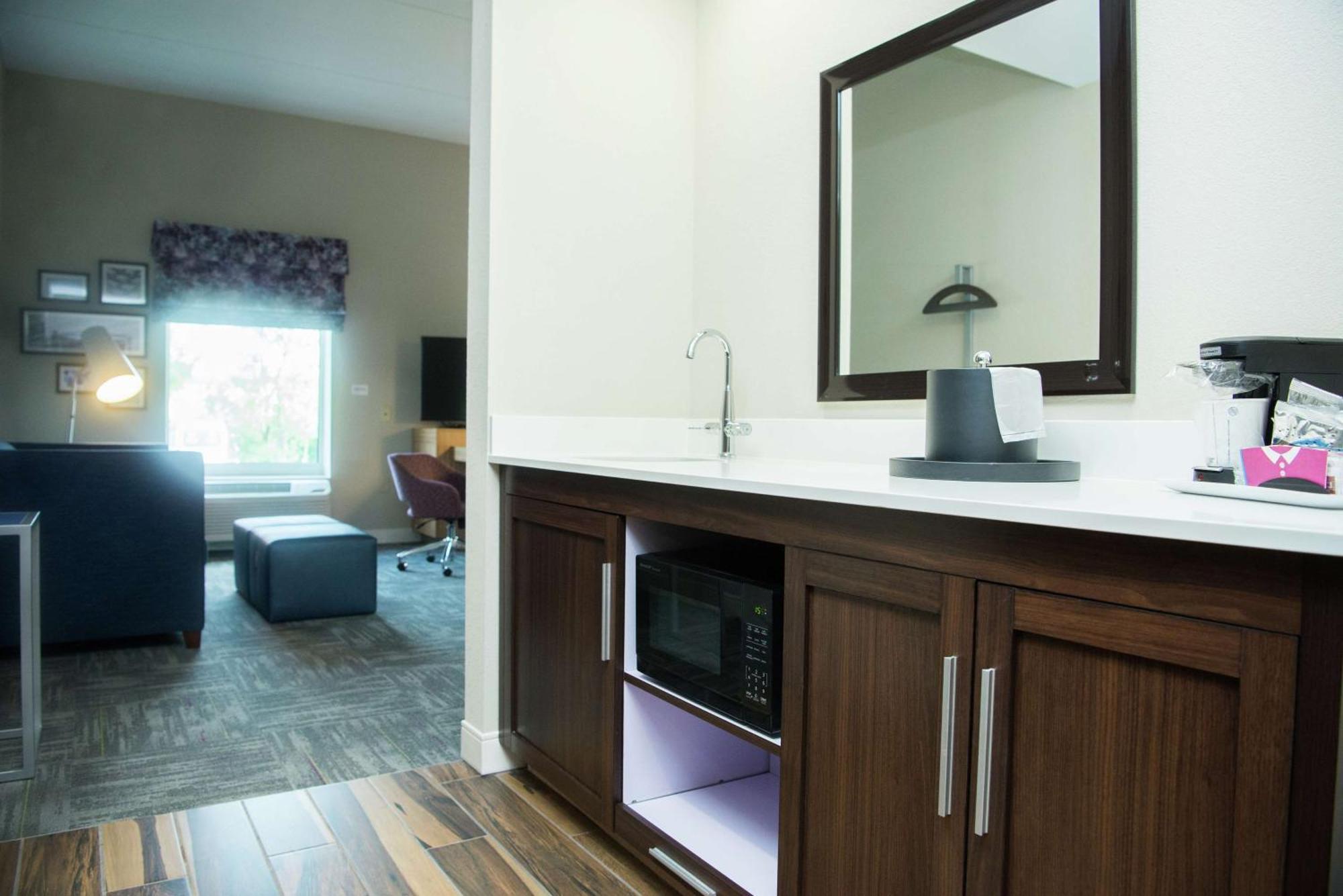 Hampton Inn & Suites Warrington Horsham Exteriör bild