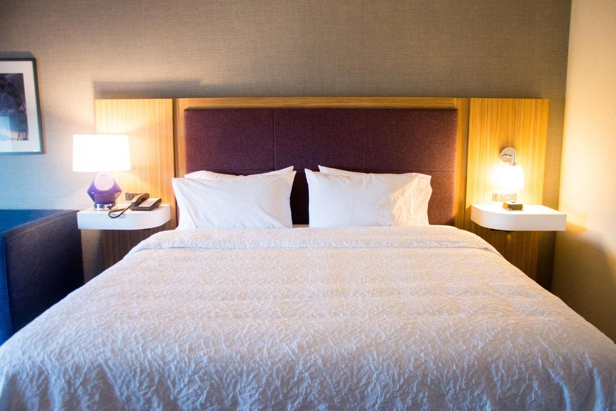 Hampton Inn & Suites Warrington Horsham Exteriör bild