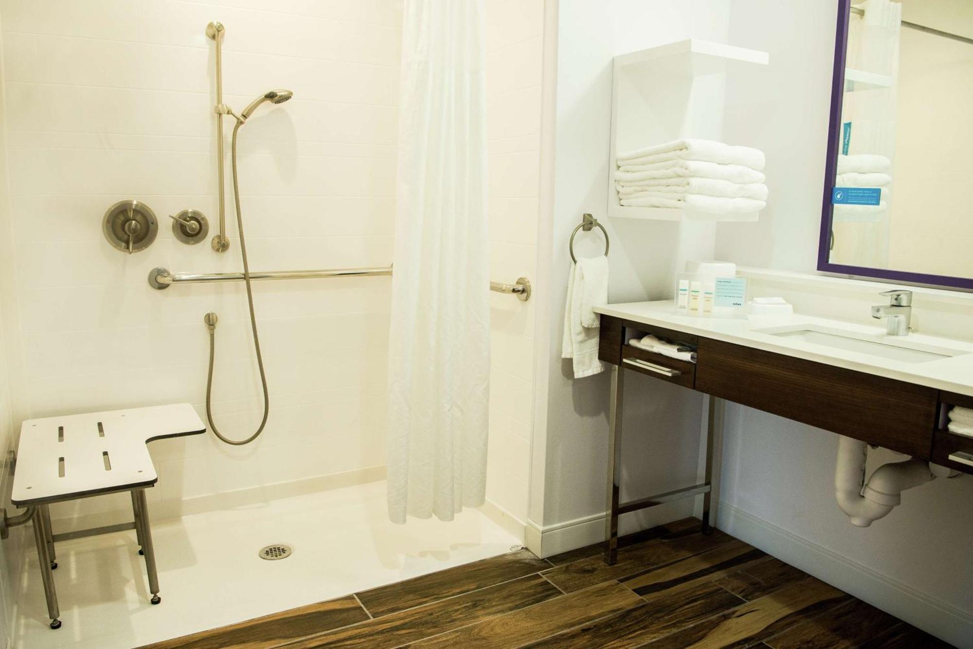 Hampton Inn & Suites Warrington Horsham Exteriör bild