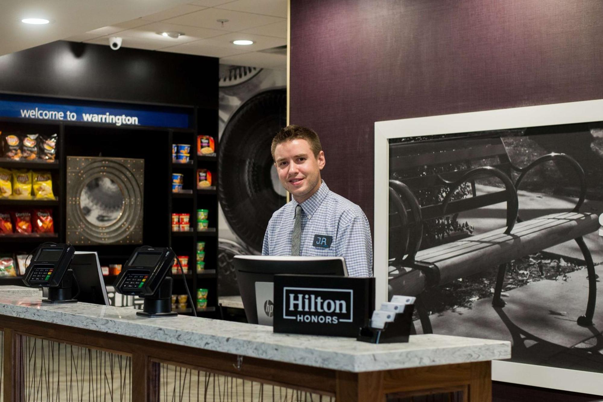 Hampton Inn & Suites Warrington Horsham Exteriör bild